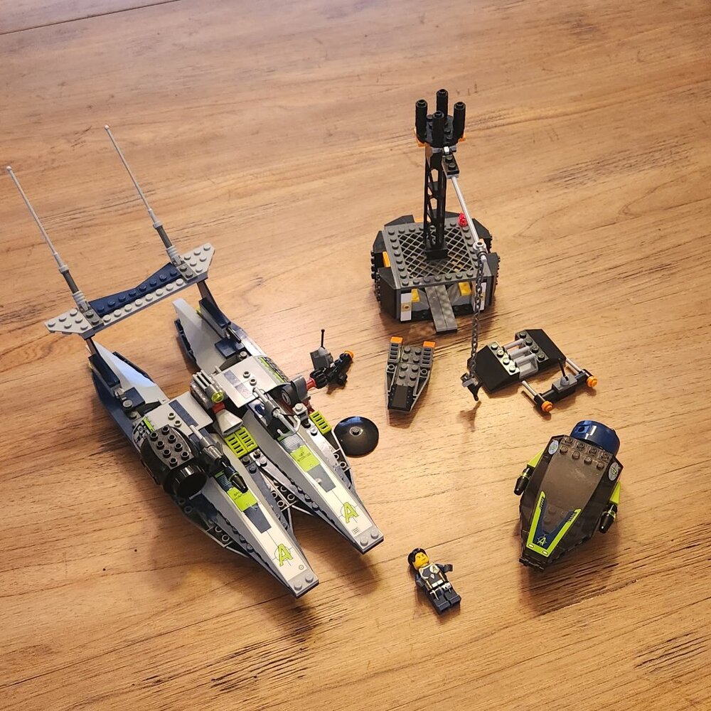 LEGO 8633 Mission 4: Speedboat Rescue